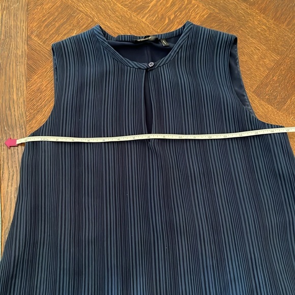 Theory Navy Sleeveless Blouse Size Medium - Picture 7 of 9